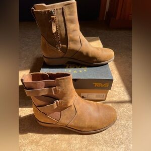 Teva Women’s Ellery Waterproof Leather Boot Sz 8
